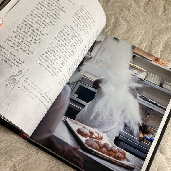 COOKBOOK * RED ROOSTER of HARLEM The cookbook by Marcus Samuelsson. - Picture 12 of 16